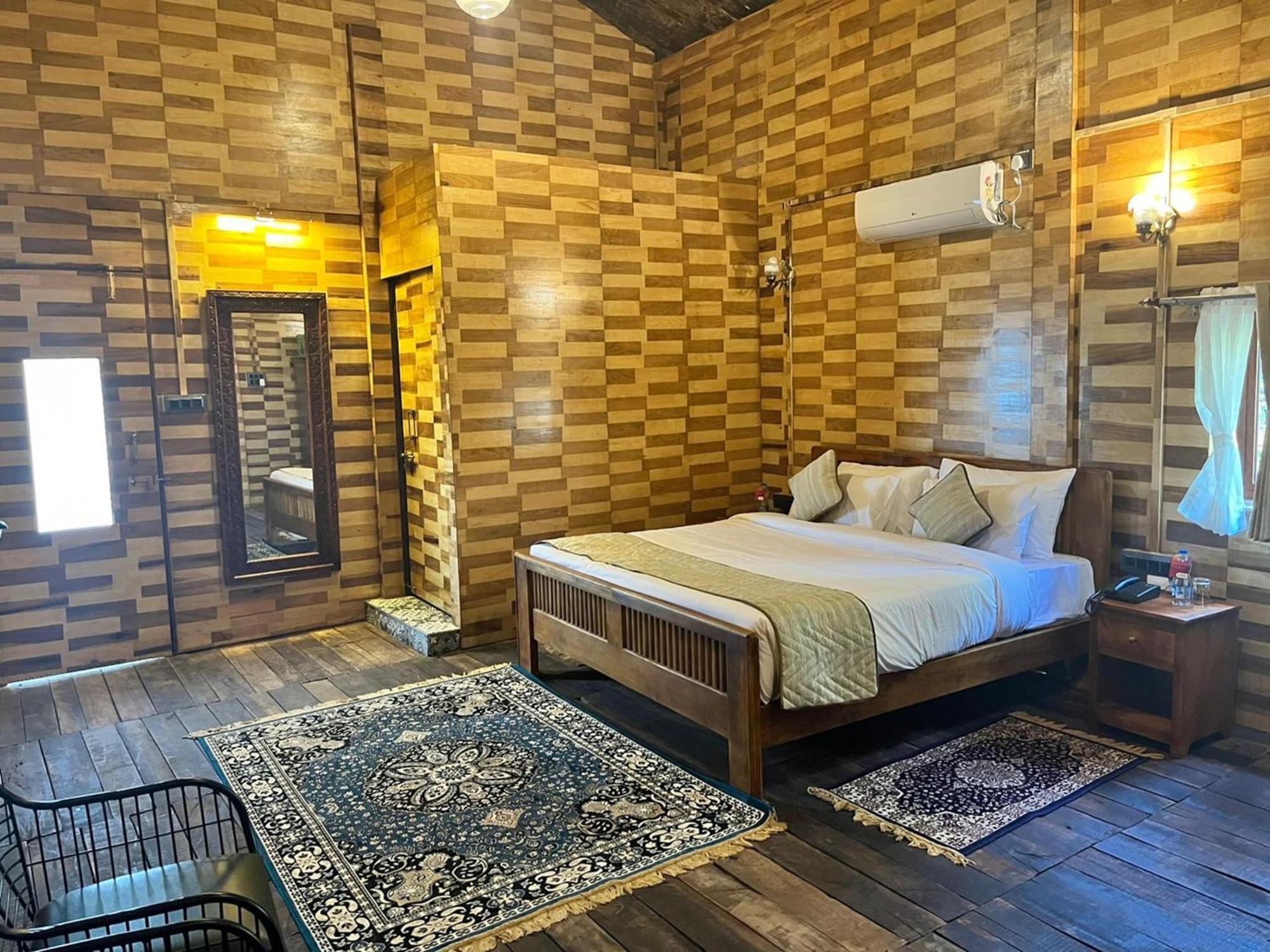 Sterling Padam Pench Hotel Khawāsa Buitenkant foto